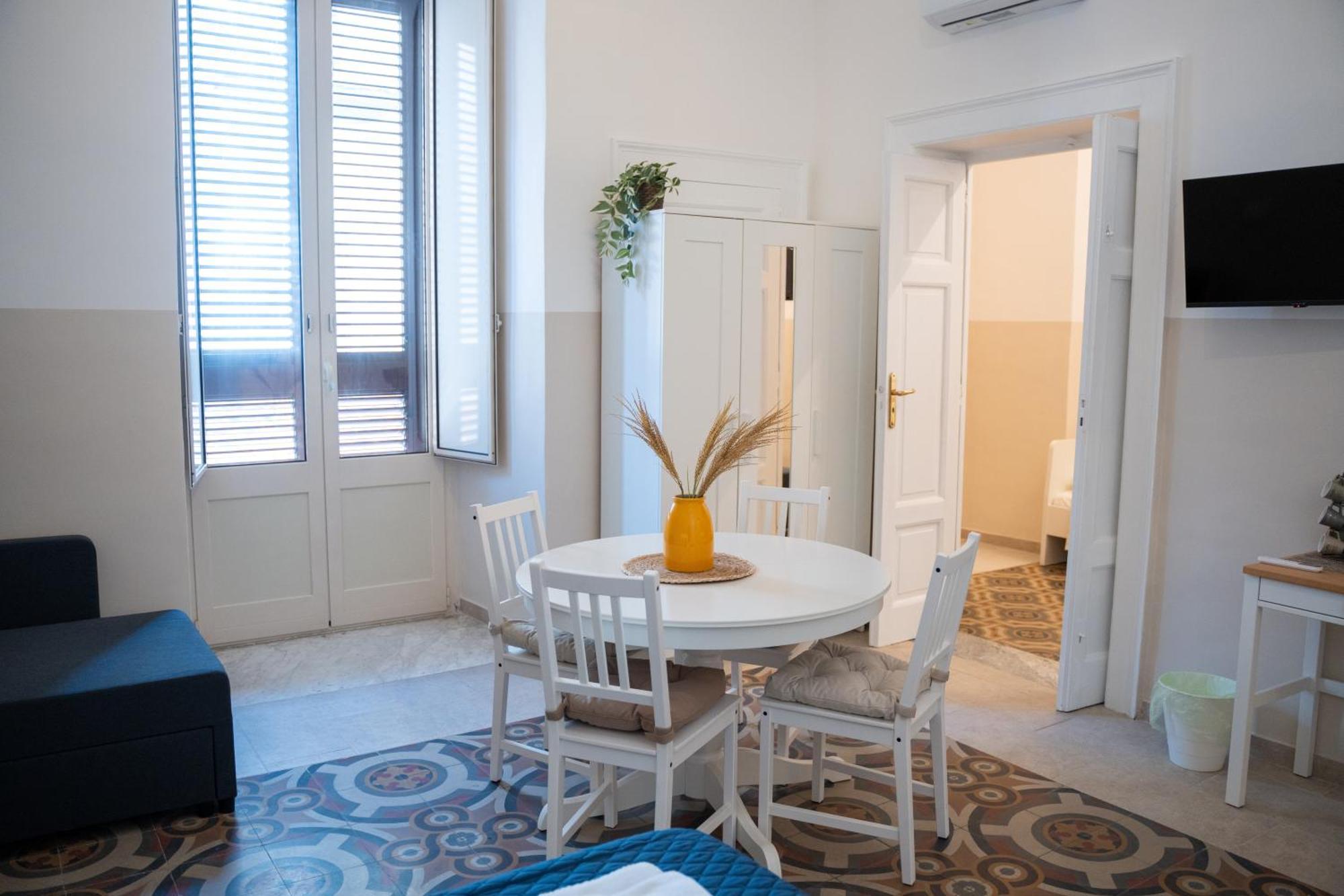 Principe Amedeo 93 Bed & Breakfast Bari Ngoại thất bức ảnh