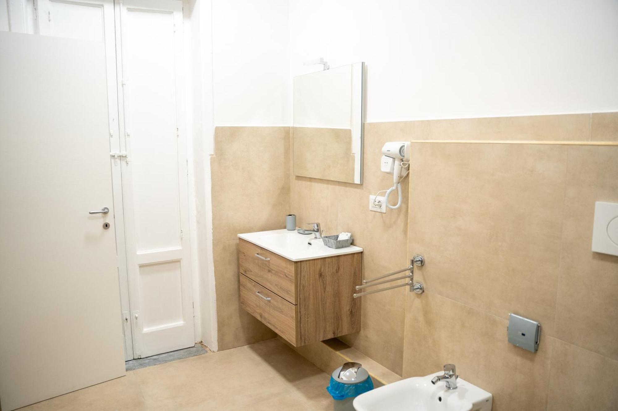 Principe Amedeo 93 Bed & Breakfast Bari Ngoại thất bức ảnh